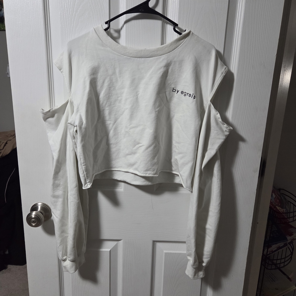 By Egreis Women's White Cold Shoulder Cropped Sweater